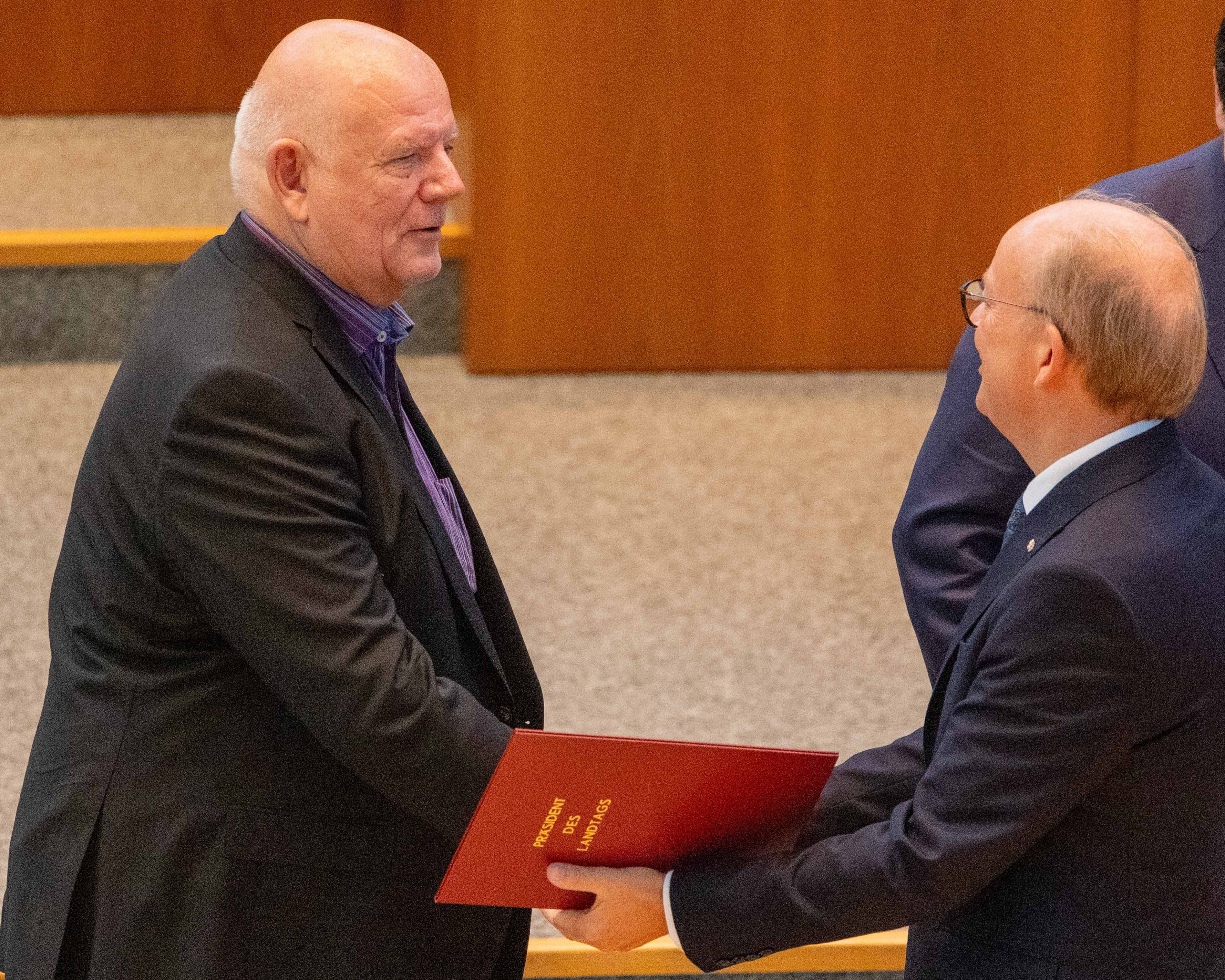 Thomas Nückel bei seiner Verpflichtung im Plenarsaal